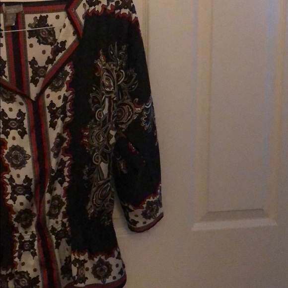 Chico’s Travelers size 1 blouse 3/4 length sleeves - Picture 4 of 5